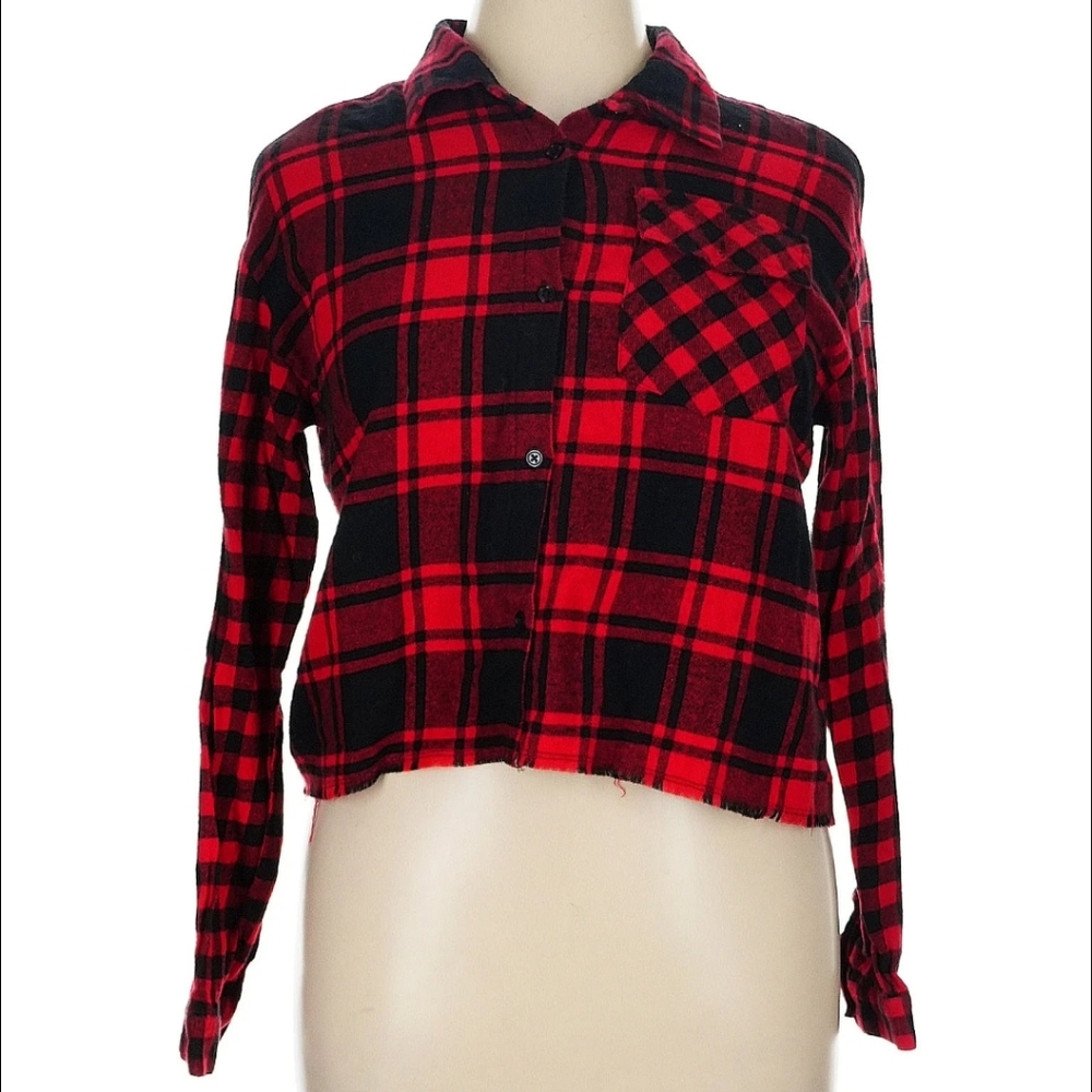 Vintage Red and Black Plaid Cropped Button-Up Shirt‎